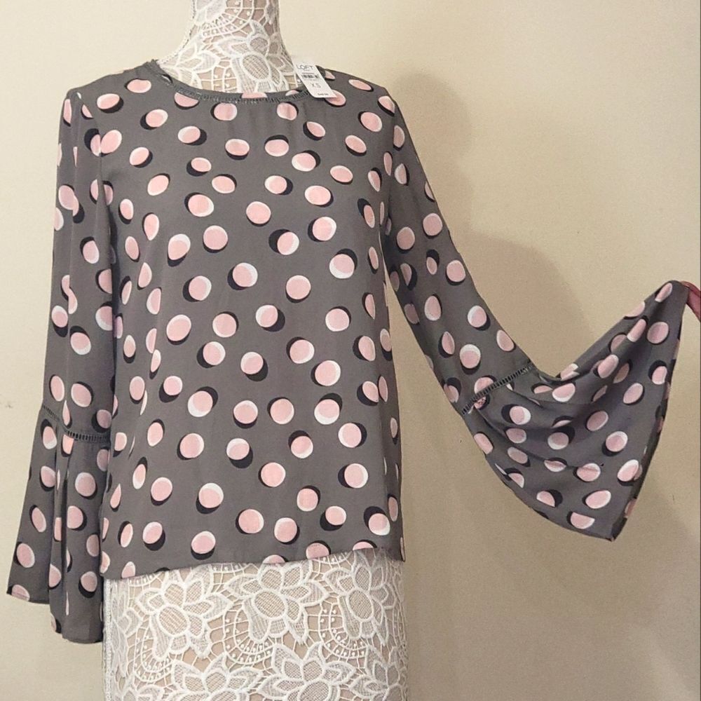 New Ann Taylor Shadow Polka-dot Gray Pink White Blouse Bell Sleeve Shirt Size XS - Picture 2 of 9